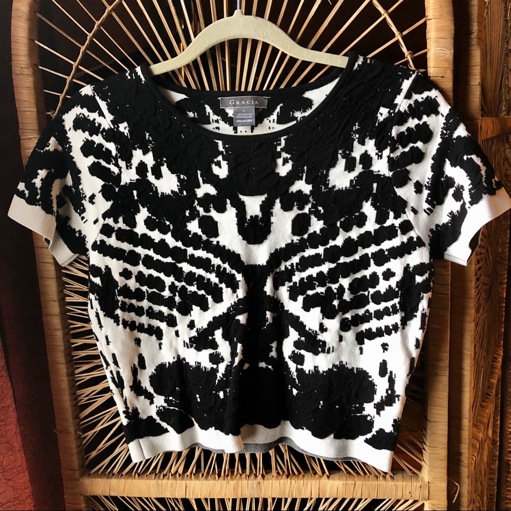 GRACIA Black & White Short Sleeve Cropped Sweater